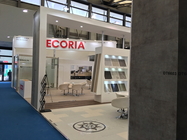 Product booth construction - DECORIA flooring exhibition